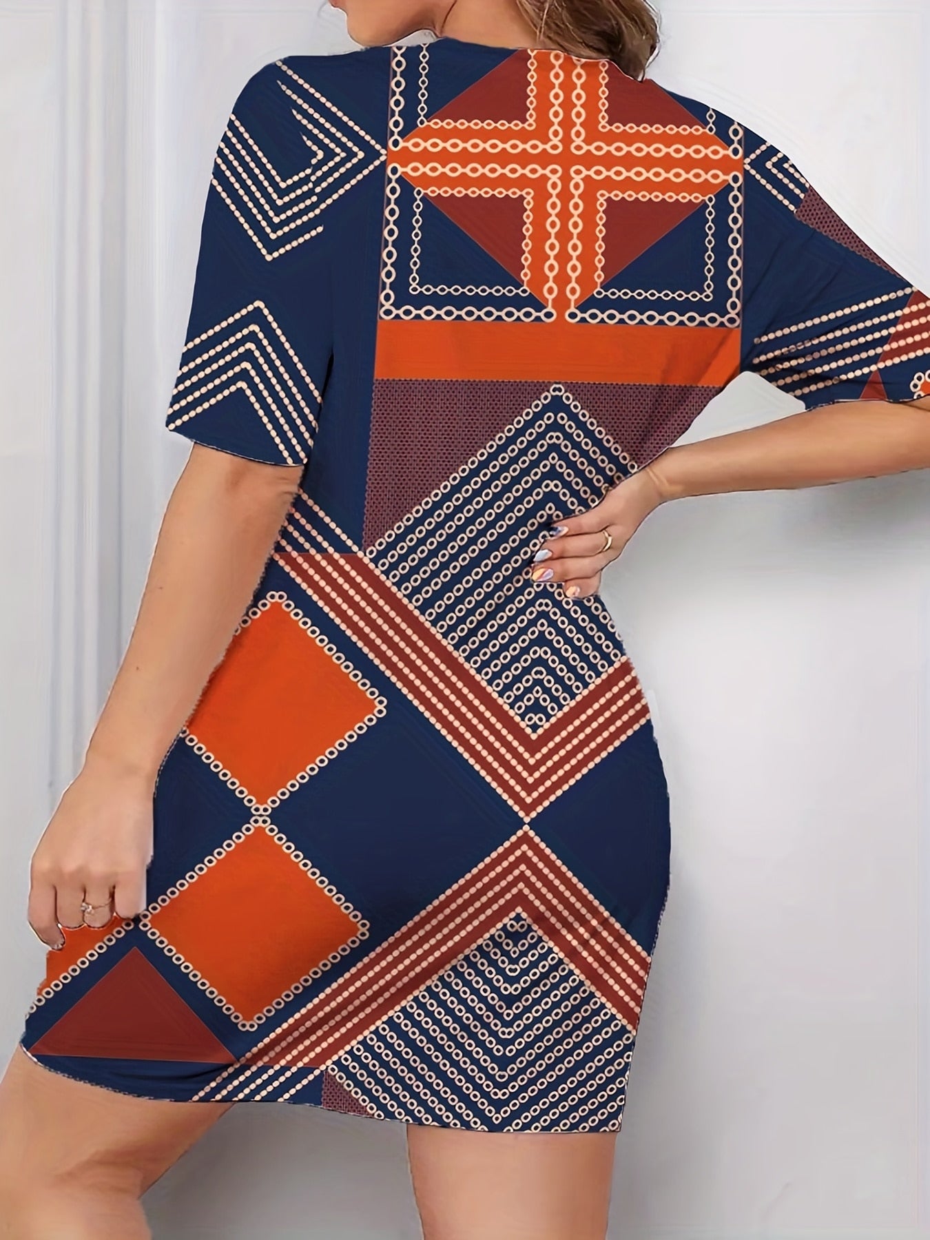 Line pattern short-sleeved dress